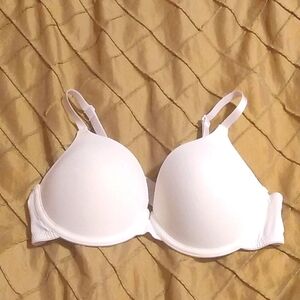 NO BOUNDARIES WHITE BRA Size 38B